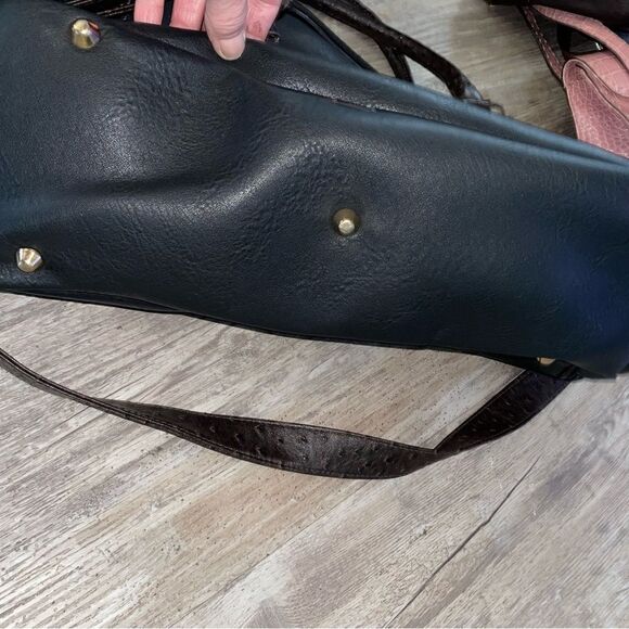 New Bueno dog tote-carrier with on board storage - Picture 11 of 12